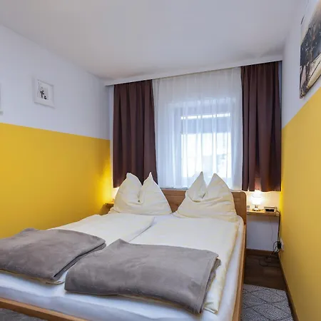 Schlosser Apartman *