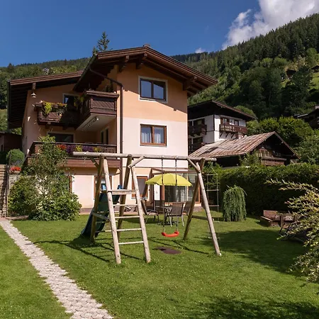 Schlosser Apartman